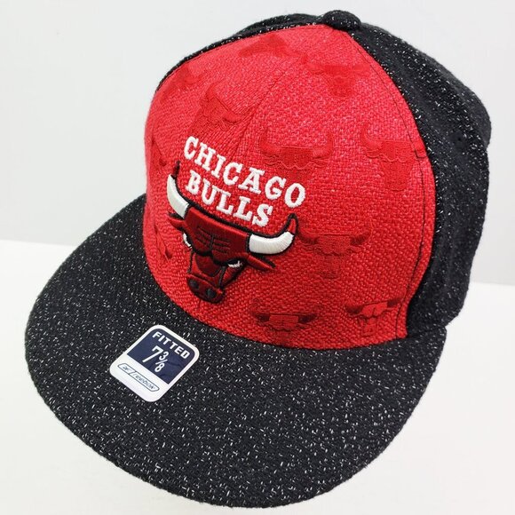 Chicago Bulls Fitted Hat Cap Embroidered Textured Reebok Basketball Size 7 3/8 - Picture 1 of 12
